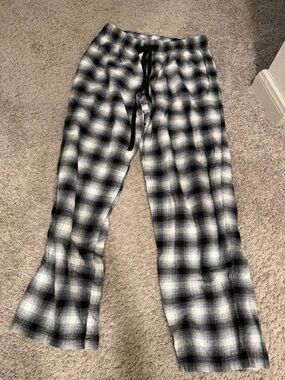 Black and White Plaid Lounge Pants- Liz claibourne- small